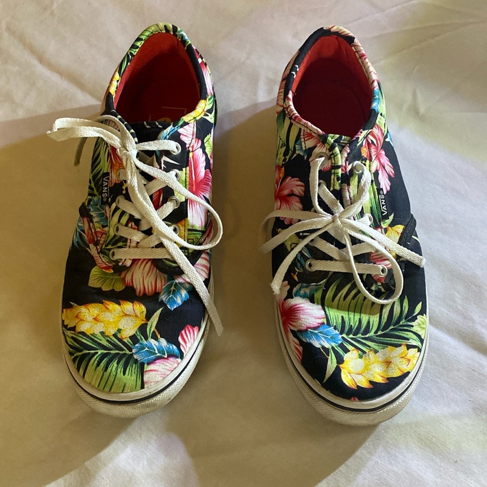 Vans tennis shoes lightly used Hawaiian Design size 8 1/2